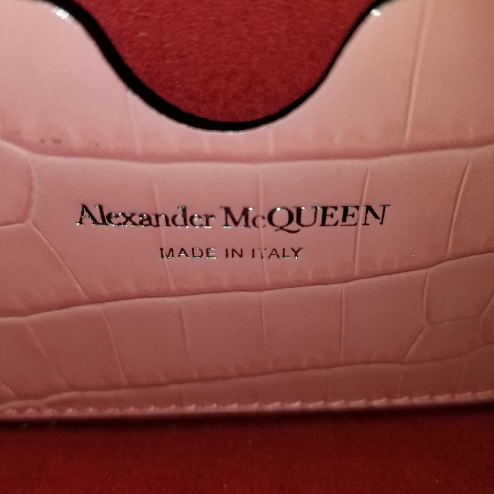 Alexander McQueen Four Ring Croc-Embossed Leather Crossbody Bag Pink - Picture 8 of 10